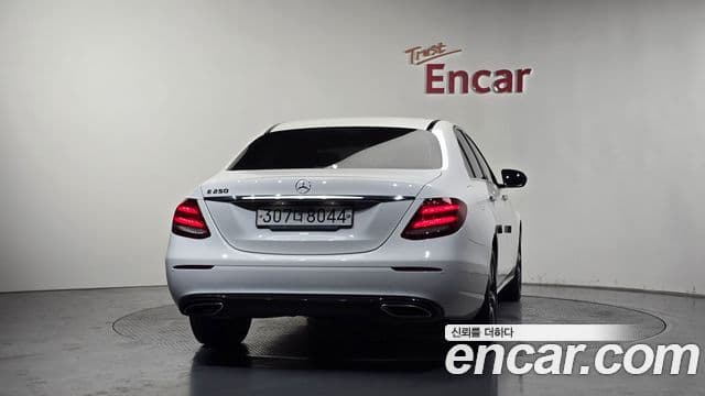 Mercedes-Benz E-Class 2019 — ფოტო 4/20