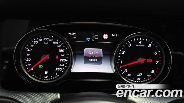 Mercedes-Benz E-Class 2019 — ფოტო 8/20
