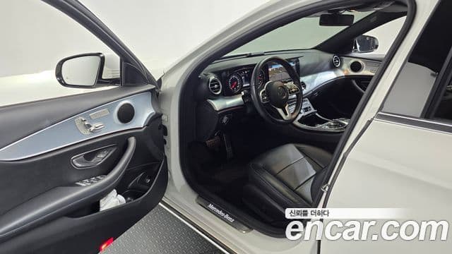 Mercedes-Benz E-Class 2019 — ფოტო 10/20