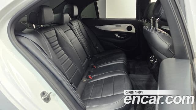Mercedes-Benz E-Class 2019 — ფოტო 11/20