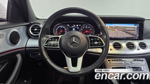 Mercedes-Benz E-Class 2019 — ფოტო 13/20