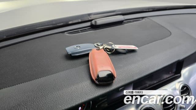 Mercedes-Benz E-Class 2019 — ფოტო 15/20