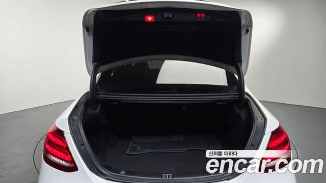 Mercedes-Benz E-Class 2019 — ფოტო 19/20