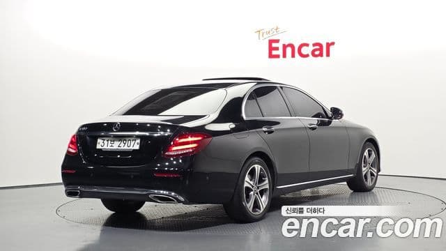 Mercedes-Benz E-Class 2018 — ფოტო 2/20