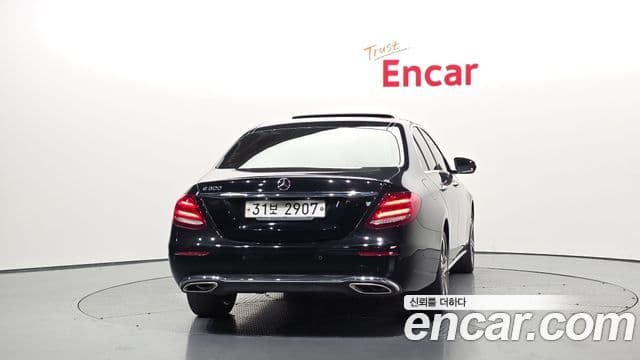 Mercedes-Benz E-Class 2018 — ფოტო 4/20