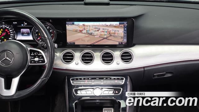 Mercedes-Benz E-Class 2018 — ფოტო 14/20