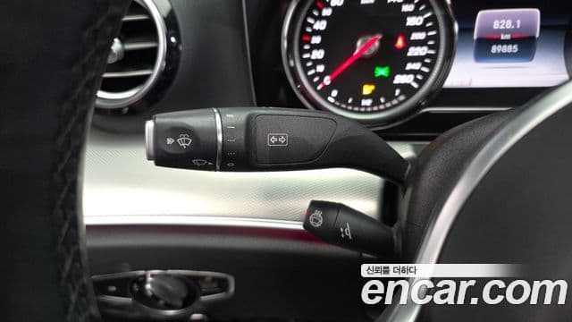 Mercedes-Benz E-Class 2018 — ფოტო 17/20