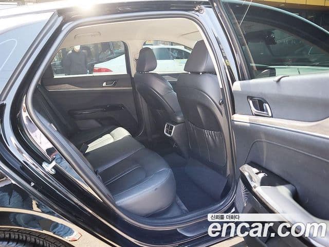 Kia K5 2023 — ფოტო 14/20