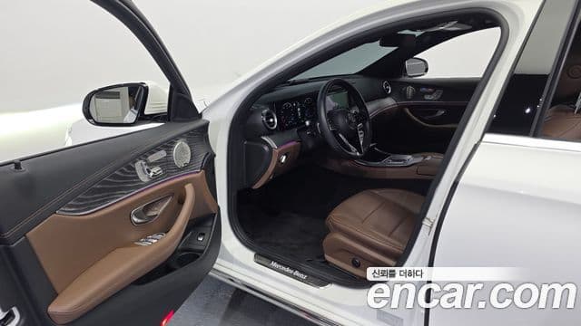Mercedes-Benz E-Class 2023 — Şəkil 10/20
