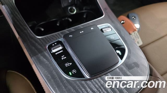 Mercedes-Benz E-Class 2023 — Photo 3/32