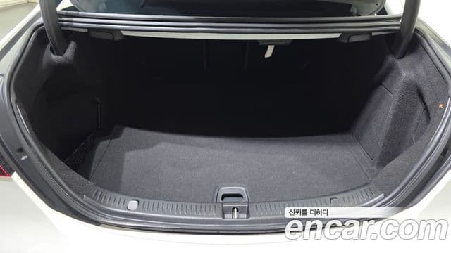 Mercedes-Benz E-Class 2023 — Photo 7/32