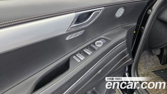 Genesis GV80 2021 — Photo 30/35