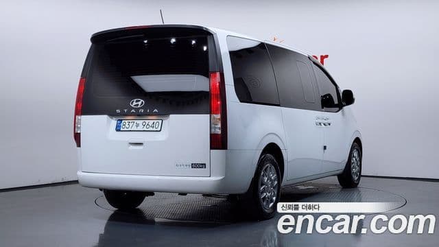 Hyundai Staria 2024 — ფოტო 2/20