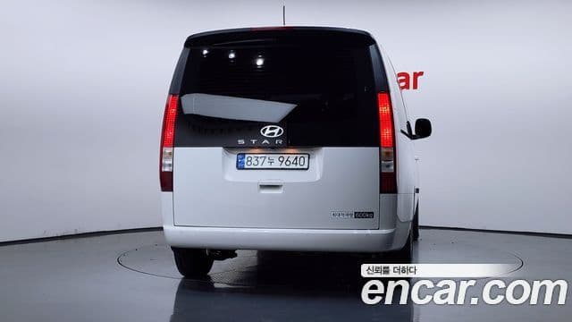 Hyundai Staria 2024 — ფოტო 4/20