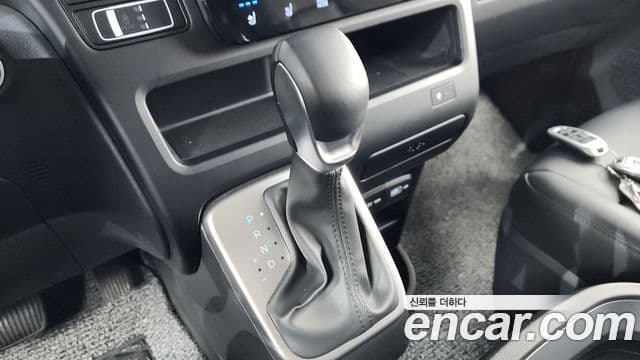 Hyundai Staria 2024 — ფოტო 9/20