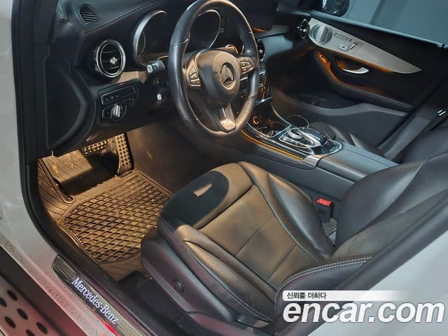 Mercedes-Benz GLC-Class 2019 — Şəkil 6/10