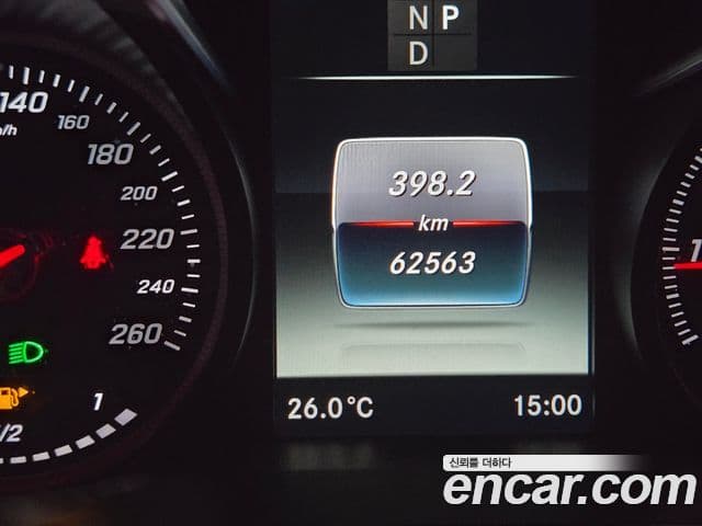 Mercedes-Benz GLC-Class 2019 — Şəkil 8/10