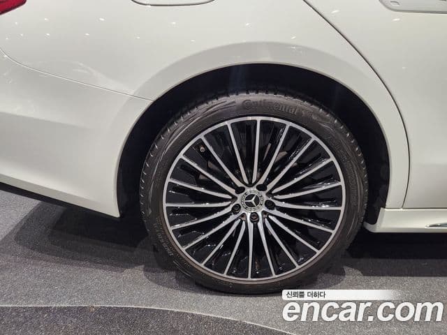 Mercedes-Benz E-Class 2024 — ფოტო 4/19