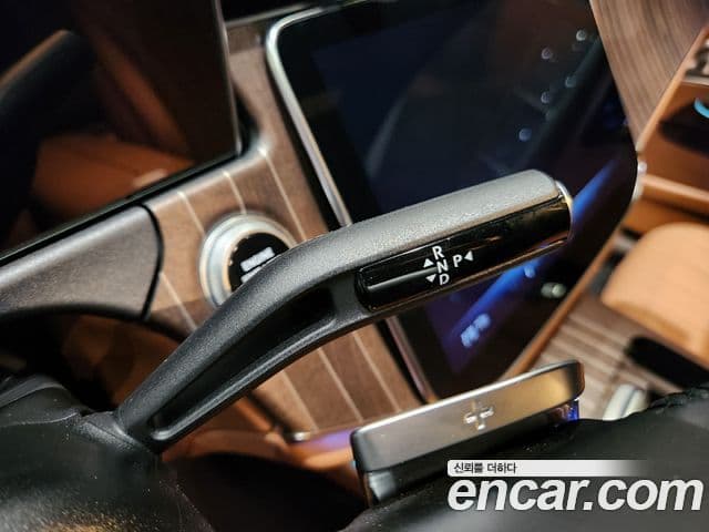 Mercedes-Benz E-Class 2024 — ფოტო 8/19
