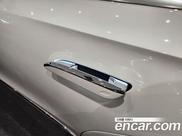 Mercedes-Benz E-Class 2024 — ფოტო 14/19