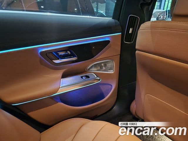 Mercedes-Benz E-Class 2024 — ფოტო 18/19
