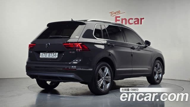 Volkswagen Tiguan 2018 — ფოტო 2/20