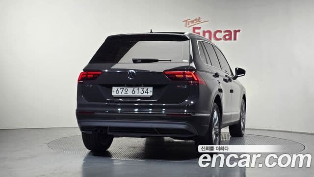 Volkswagen Tiguan 2018 — ფოტო 4/20