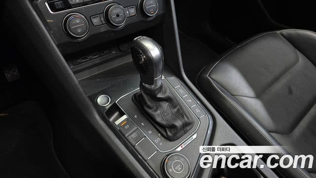 Volkswagen Tiguan 2018 — ფოტო 9/20