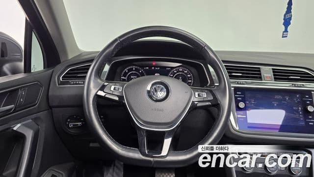 Volkswagen Tiguan 2018 — ფოტო 12/20