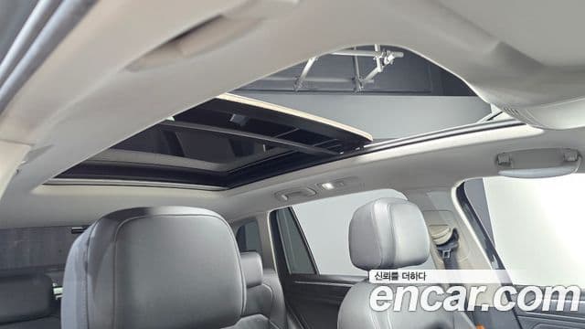 Volkswagen Tiguan 2018 — ფოტო 17/20