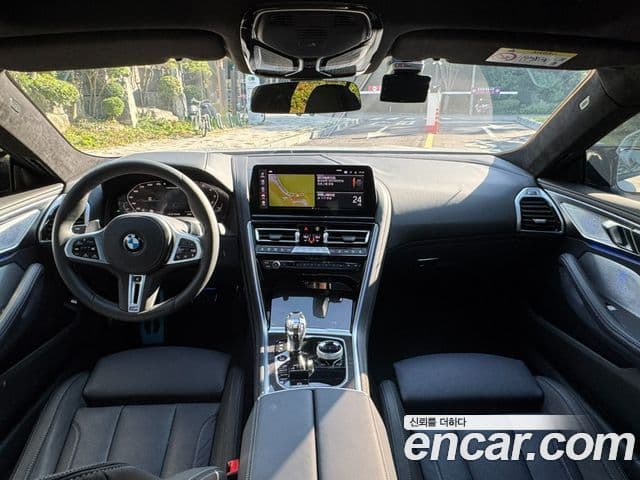 BMW 8 Series 2025 — Photo 13/20