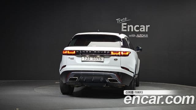 Land Rover Range Rover Velar 2018 — ფოტო 4/20