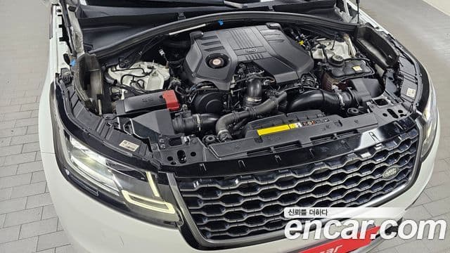 Land Rover Range Rover Velar 2018 — ფოტო 6/20