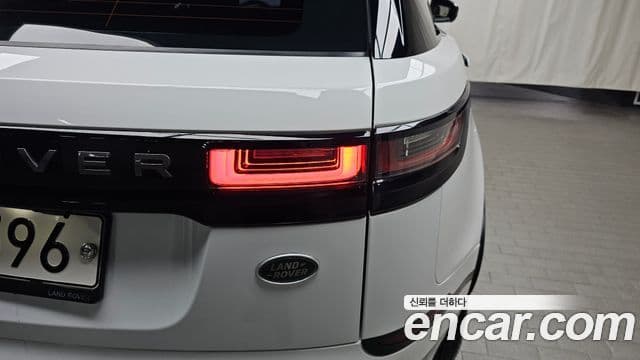 Land Rover Range Rover Velar 2018 — Photo 26/36