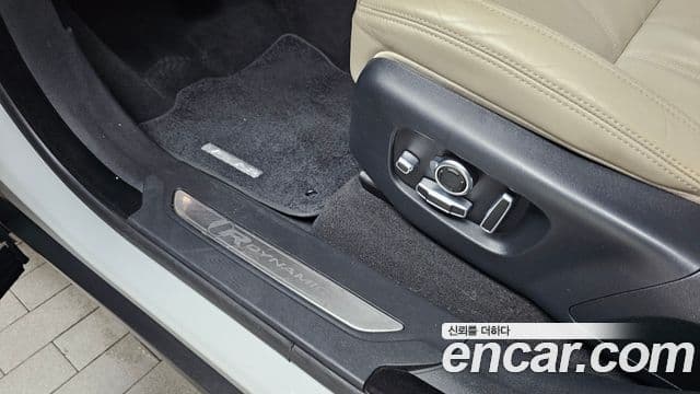 Land Rover Range Rover Velar 2018 — Photo 15/36