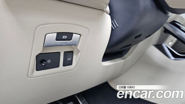 Land Rover Range Rover Velar 2018 — Photo 23/36