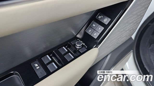 Land Rover Range Rover Velar 2018 — Photo 18/36