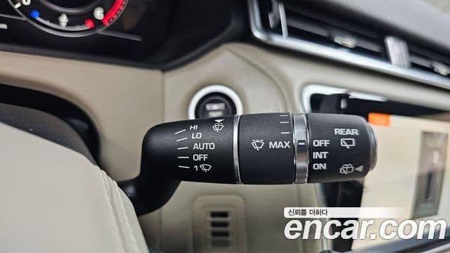 Land Rover Range Rover Velar 2018 — Photo 19/36