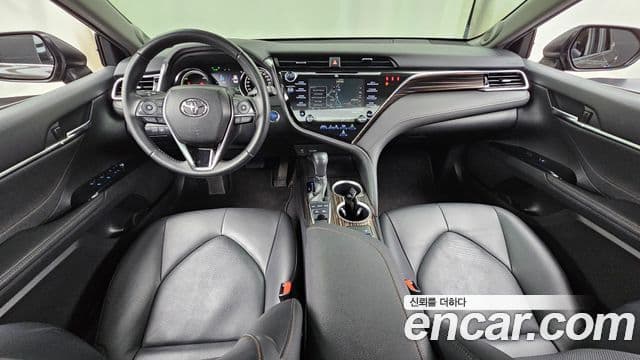 Toyota Camry 2018 — ფოტო 11/20