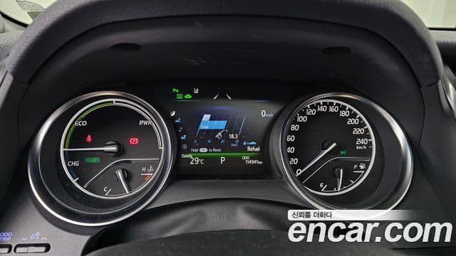 Toyota Camry 2018 — ფოტო 10/20