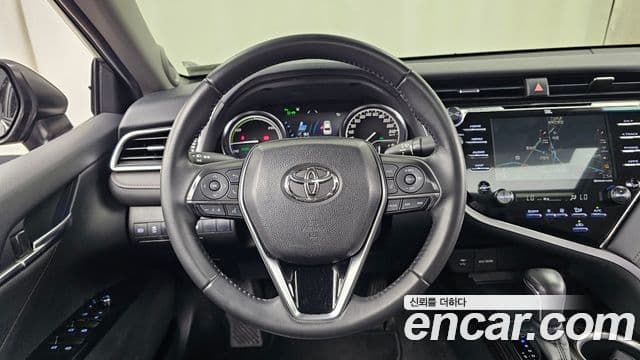 Toyota Camry 2018 — ფოტო 7/20