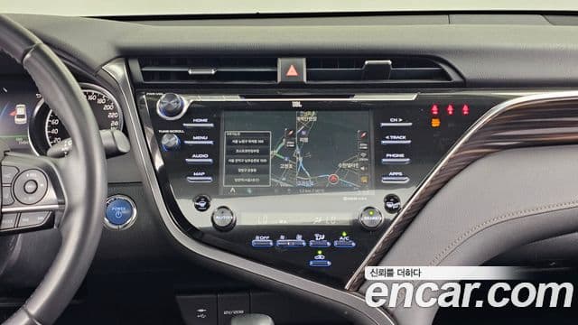Toyota Camry 2018 — ფოტო 4/20