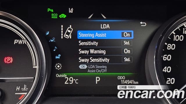 Toyota Camry 2018 — ფოტო 15/20