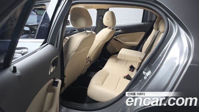 Mercedes-Benz GLA-Class 2018 — Фото 11/20
