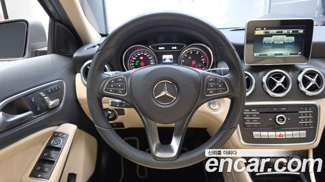 Mercedes-Benz GLA-Class 2018 — Фото 14/20