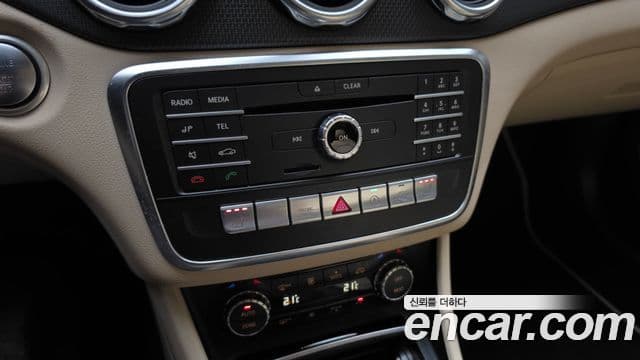 Mercedes-Benz GLA-Class 2018 — Фото 19/20