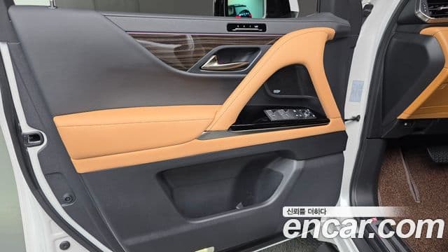 Lexus LX 2025 — Photo 25/44