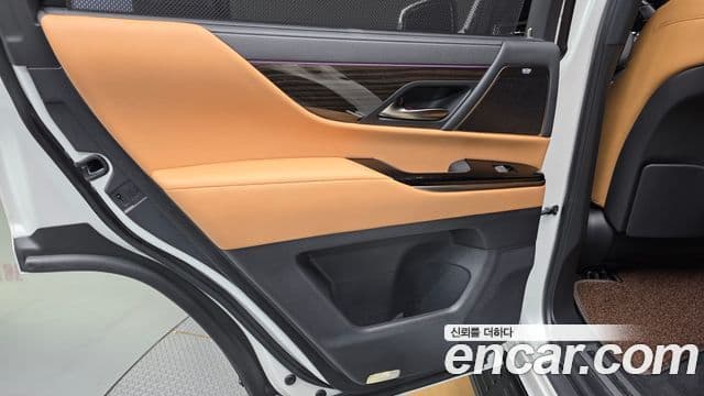 Lexus LX 2025 — Photo 16/44
