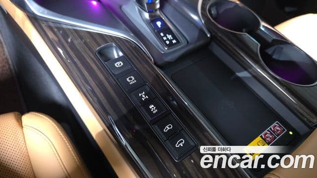 Lexus LX 2025 — Photo 39/44