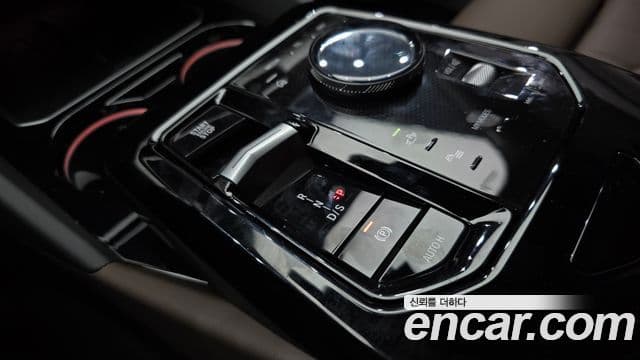 BMW 5 Series 2025 — Фото 9/20